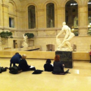 Séance de dessin au musée du Louvre