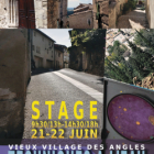 Peinture à l'eau sur le motif au coeur du vieux village des angles